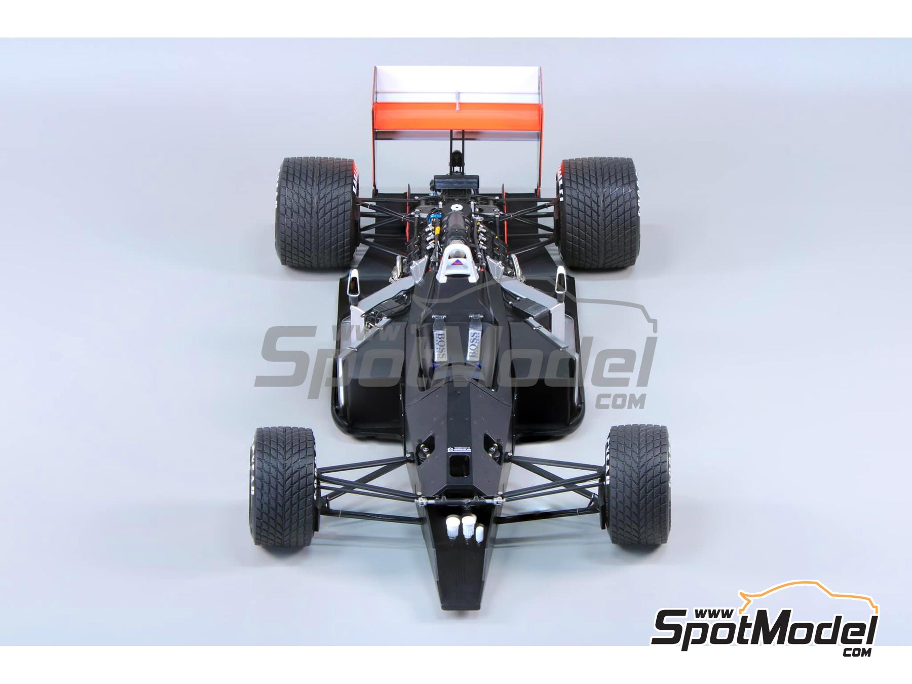Beemax Model Kits BX12002: Car scale model kit 1/12 scale